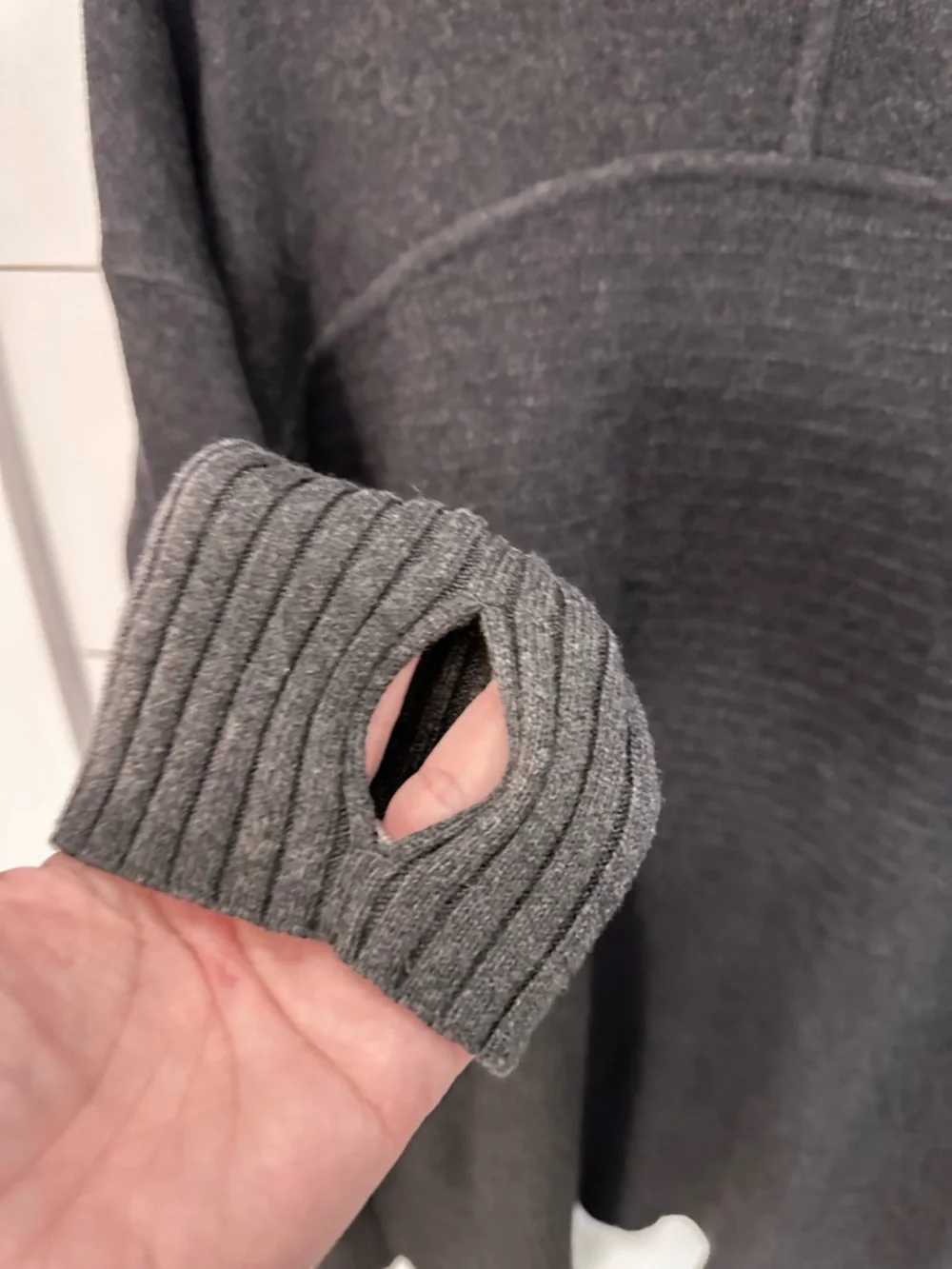 LULULEMON L Still Lotus wrap Grey-Black thumb sleeve pocket reversible cardigan - Picture 11 of 16